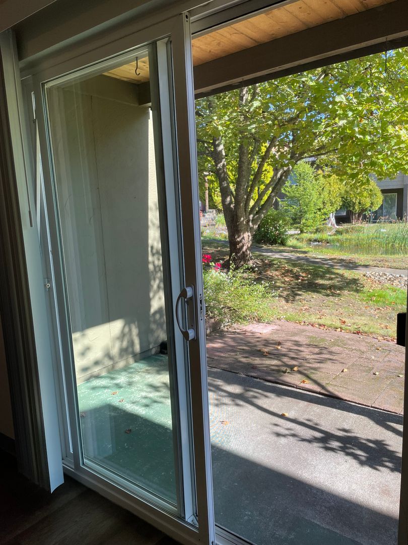 Tacoma Apartment: 2146 South Union Ave