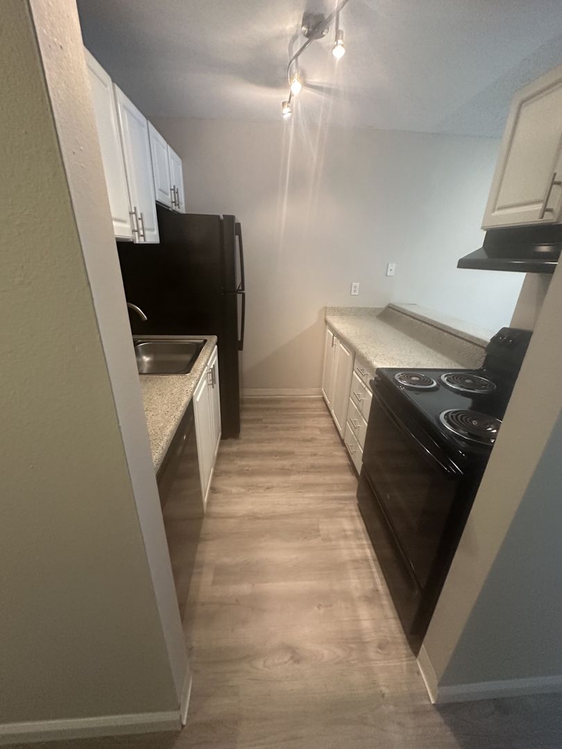 Des Moines Apartment: 2060 S Kent Des Moines Rd