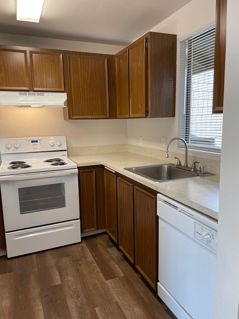 Tacoma Apartment: 2146 South Union Ave