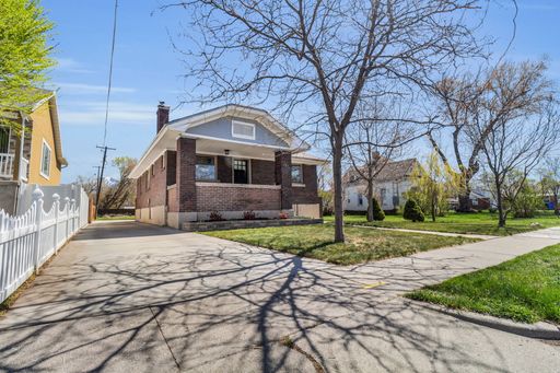 Home in South Salt Lake City 2 Bed/1 Bathroom – photo 1