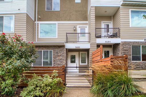 Modern 3 bedroom Townhome in South Jordan with a 2 Car Garage! – photo 1
