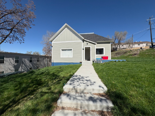 Ask for the Special! Sunlit 2-bedroom, 1-bath apartment in in Ogden – photo 1