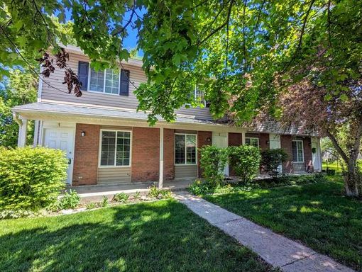 Charming & Pet-Friendly 2 Bed / 2 Bath Apartment in Logan! – photo 1