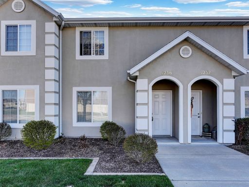2 Bed Towhome In South Ogden