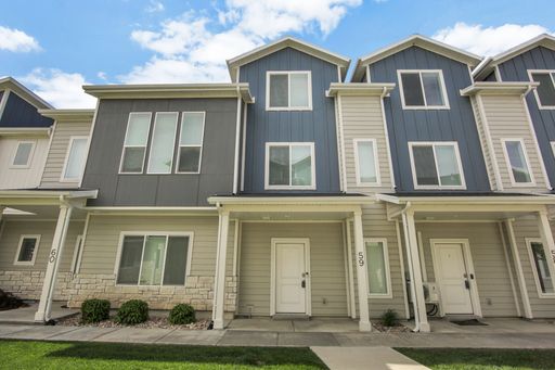 Move-in Special! Charming 2 bedroom, 2.5 baths townhome located in North Ogden, UT – photo 1