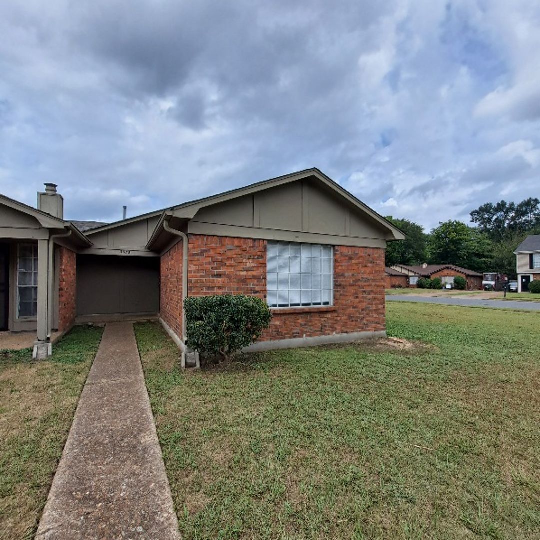 Memphis Multiplex: 3325 Cristil St