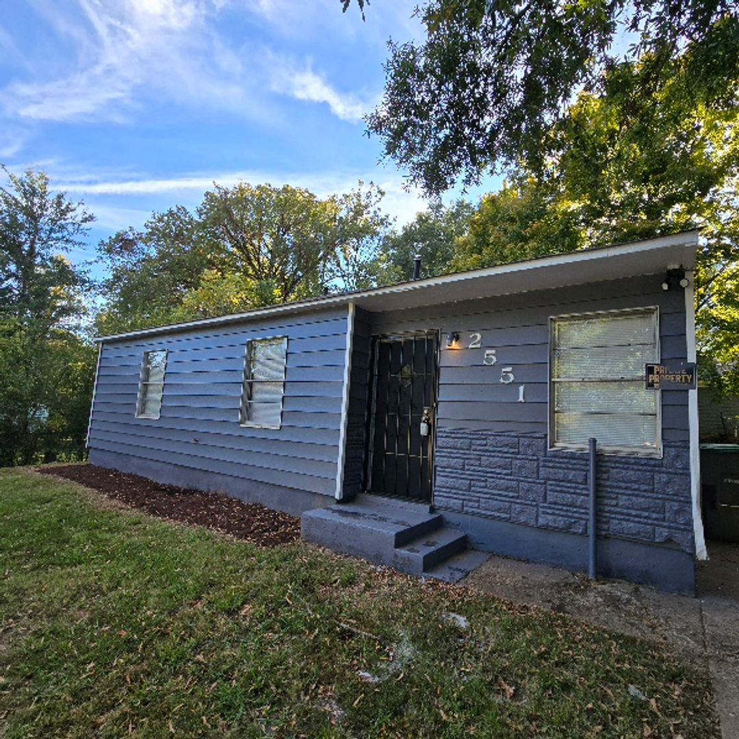 Memphis House: 2551 Dakar Ave