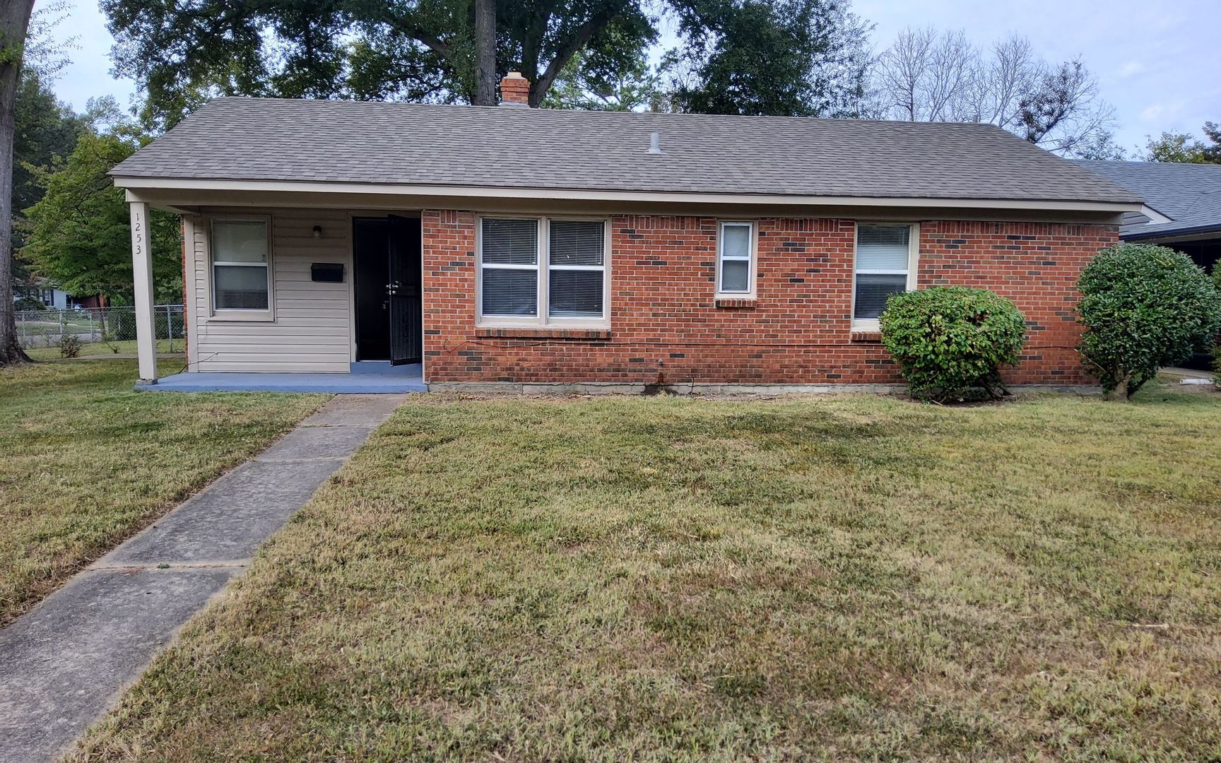 Memphis House: 1253 Dogwood Dr