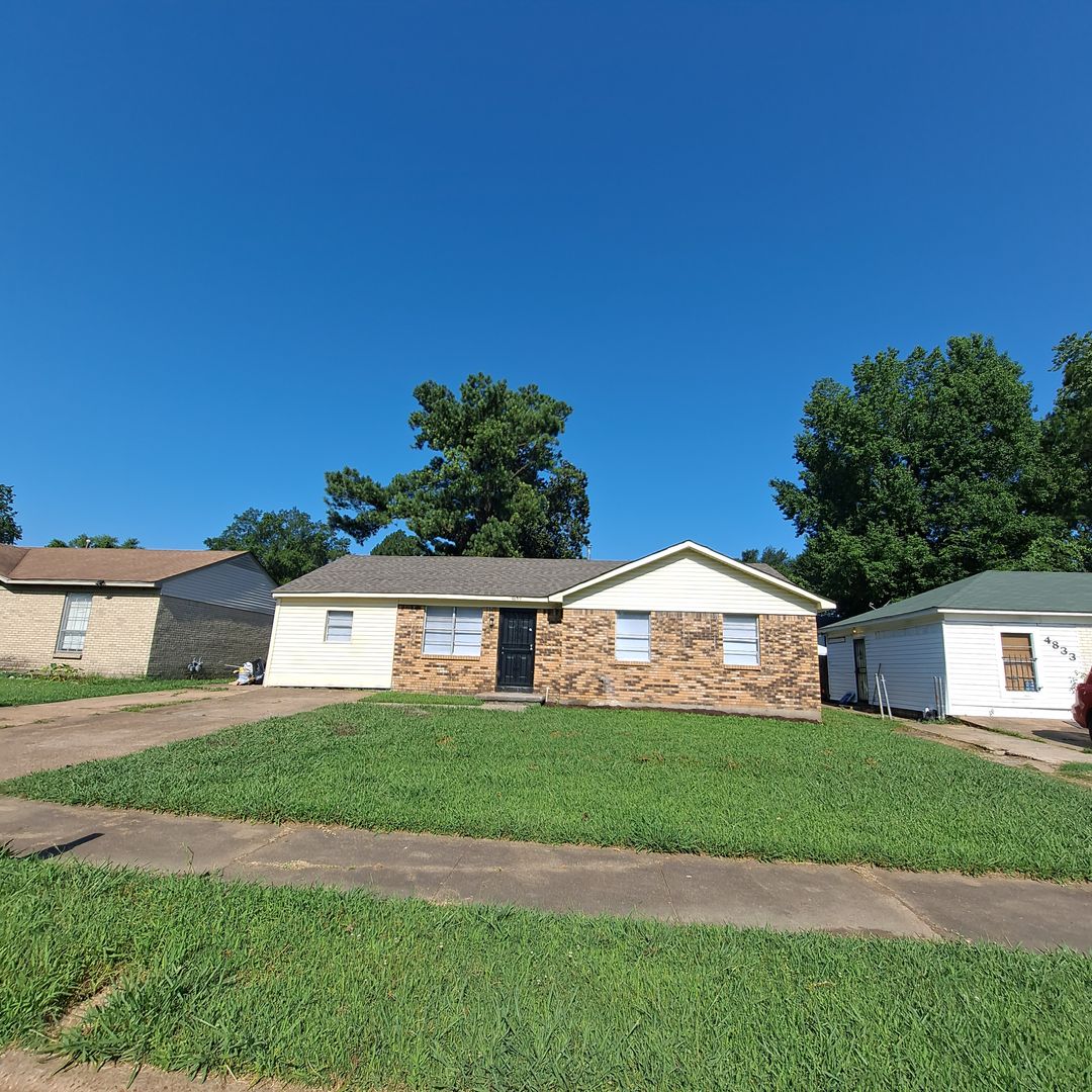 Memphis House: 4839 Applestone St