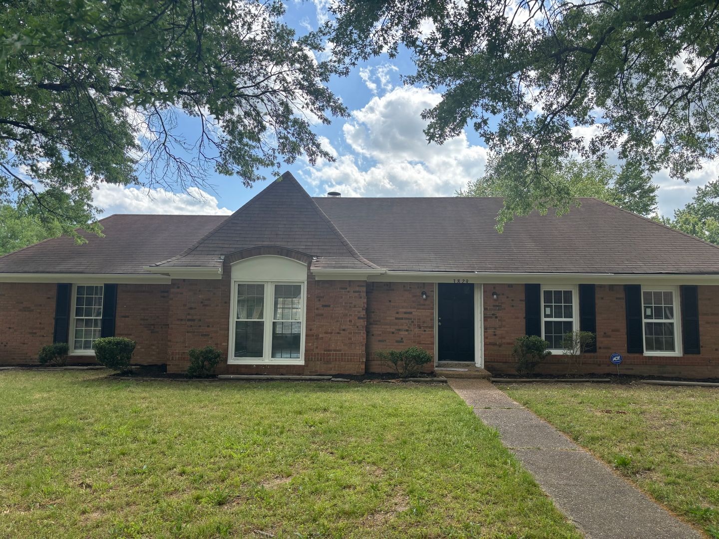 Memphis House: 3829 Northcliffe Dr