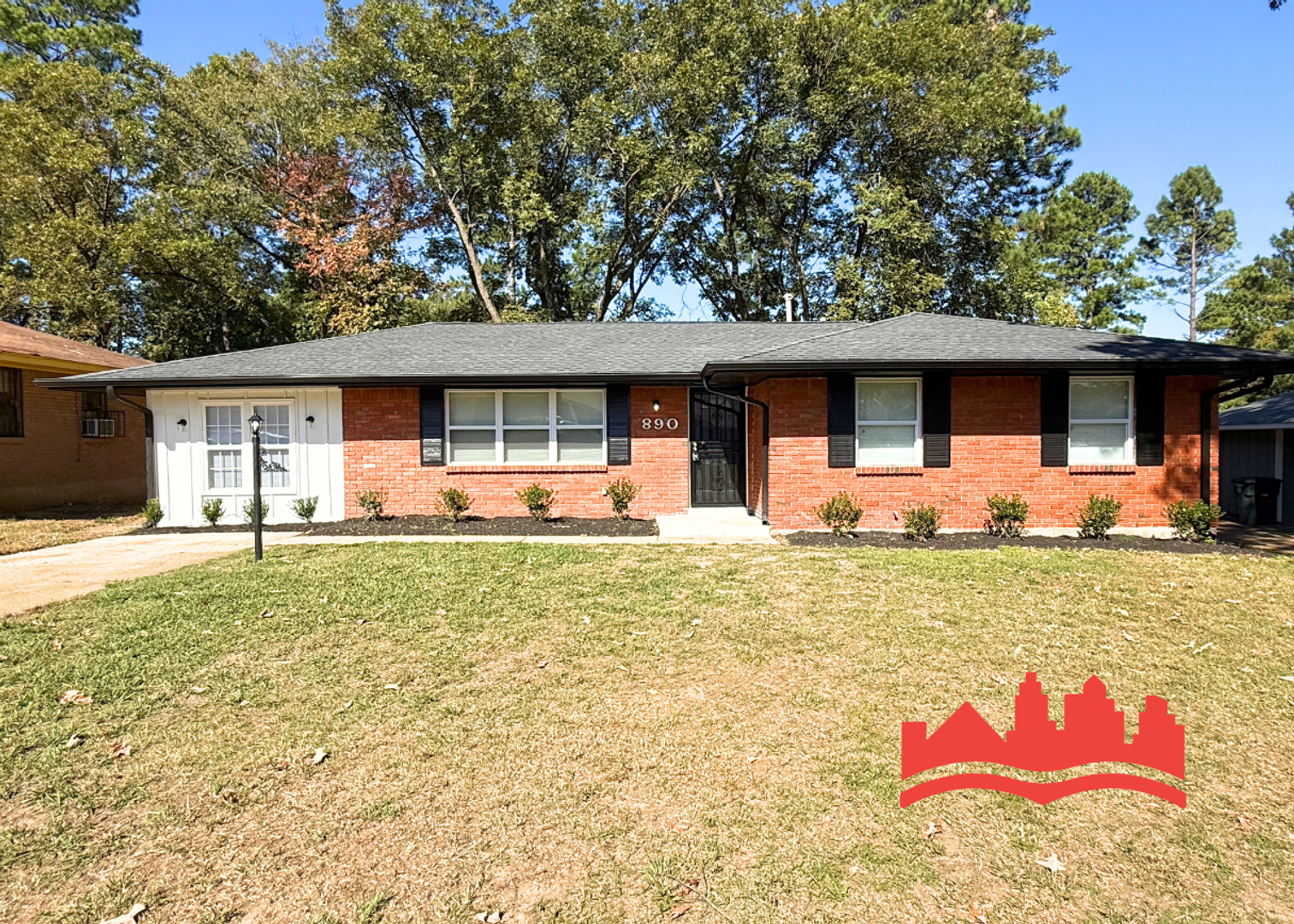 Memphis House: 890 W. Marigold Ln