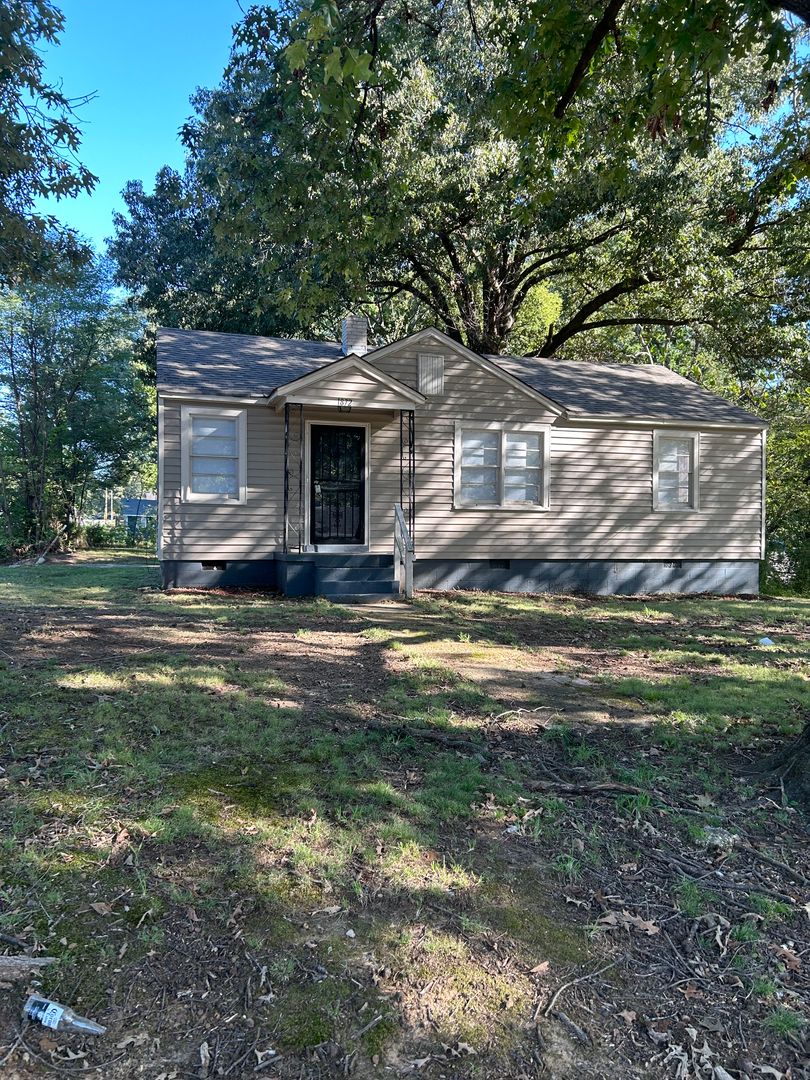Memphis House: 1872 Portland Ave