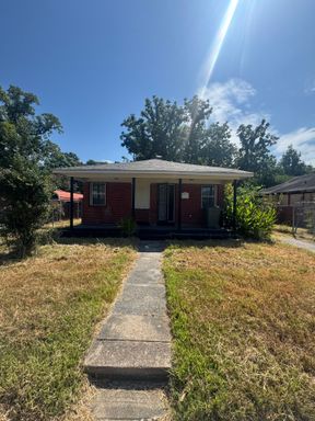 Welcome to 1304 Oak Street! SECTION 8 WELCOME – photo 1