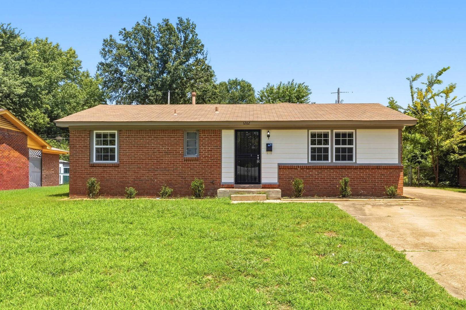 Memphis House: 1262 S White Station Rd