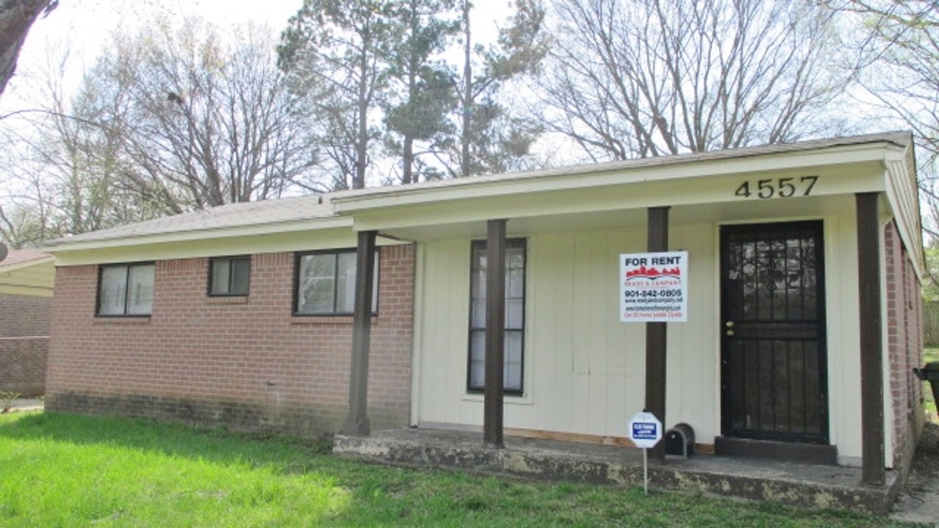 Memphis House: 4557 Spring Valley Dr