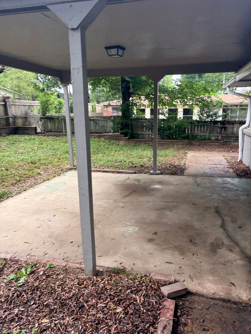 Memphis House: 3293 S Perkins Rd