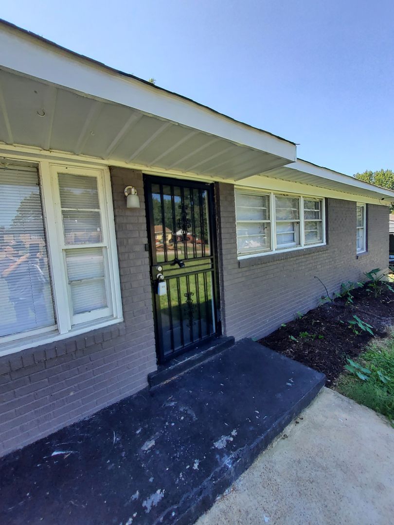 Memphis House: 1 E Dunbar Rd