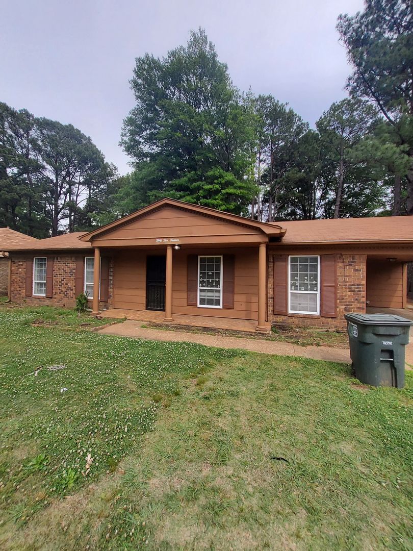 Memphis House: 3514 Clearbrook St