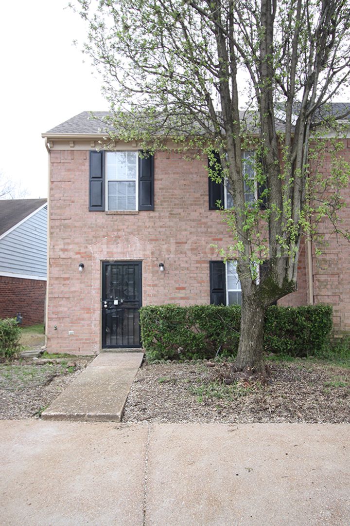 Cordova House: 8349 Honey Dew Cv