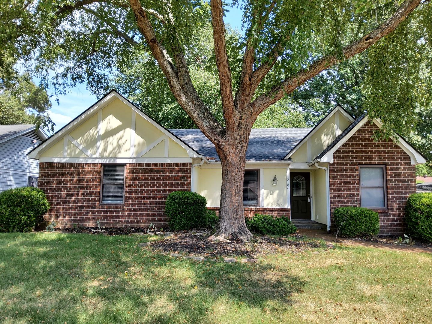 Bartlett House: 3104 Ingleside Dr