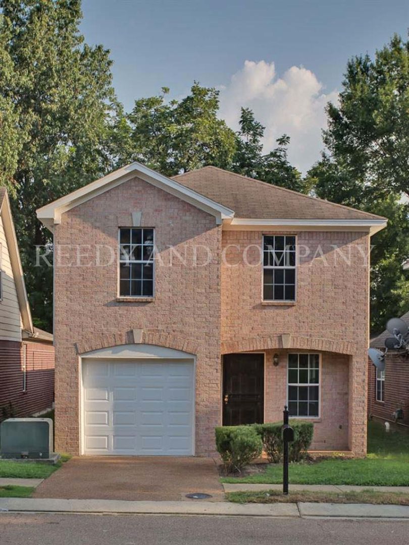 Cordova House: 7149 Charlton Way