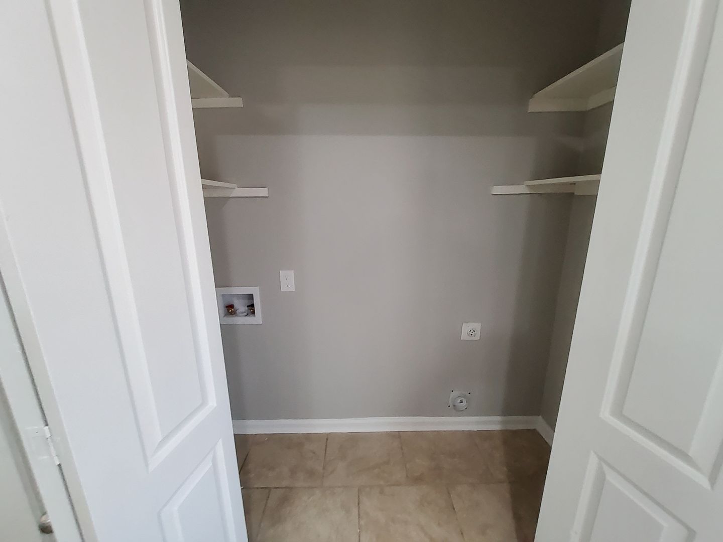 Memphis House: 5233 Breckenwood Dr