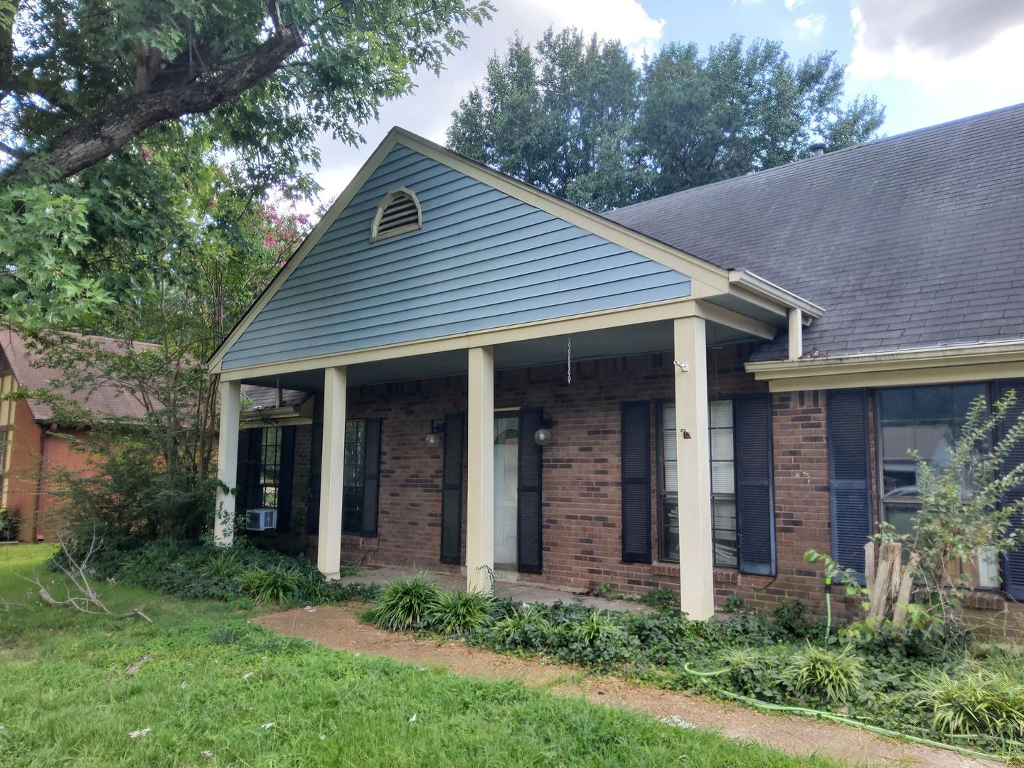 Bartlett House: 3915 Clover Hill Dr