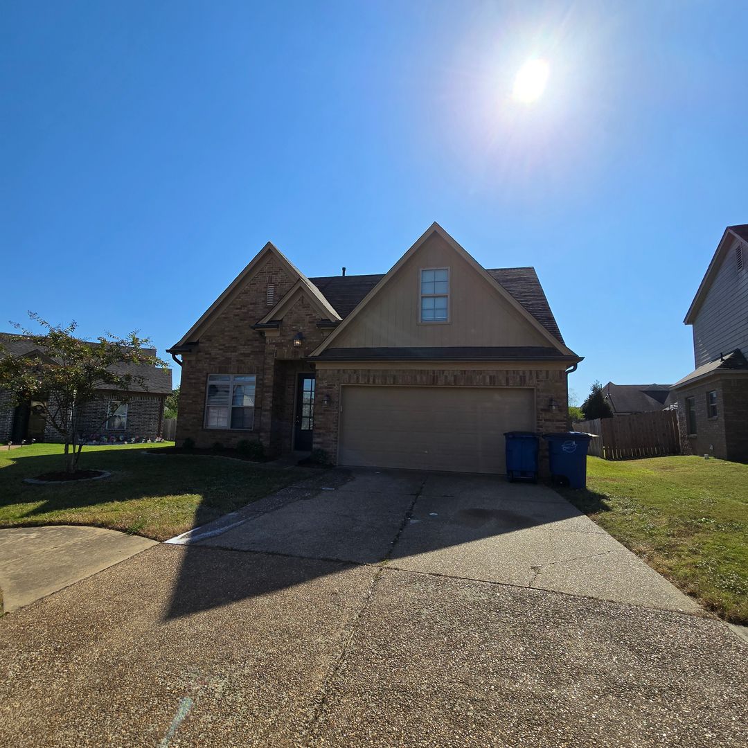 Olive Branch House: 10889 Blake Cir