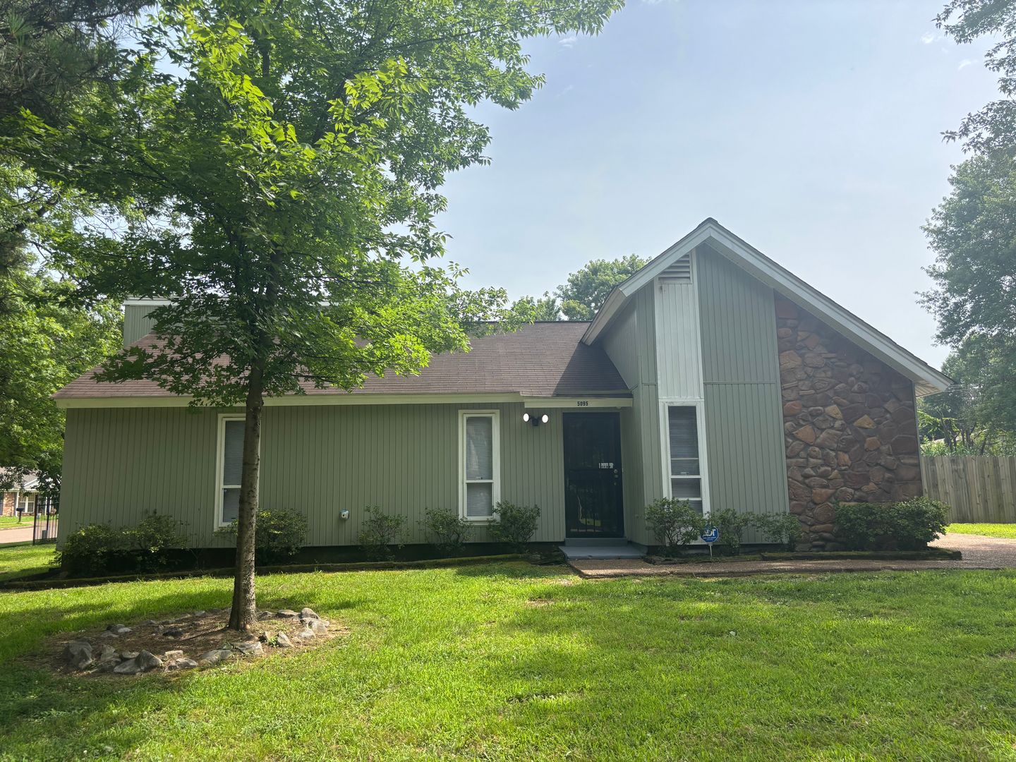 Memphis House: 5095 Corkwood Dr