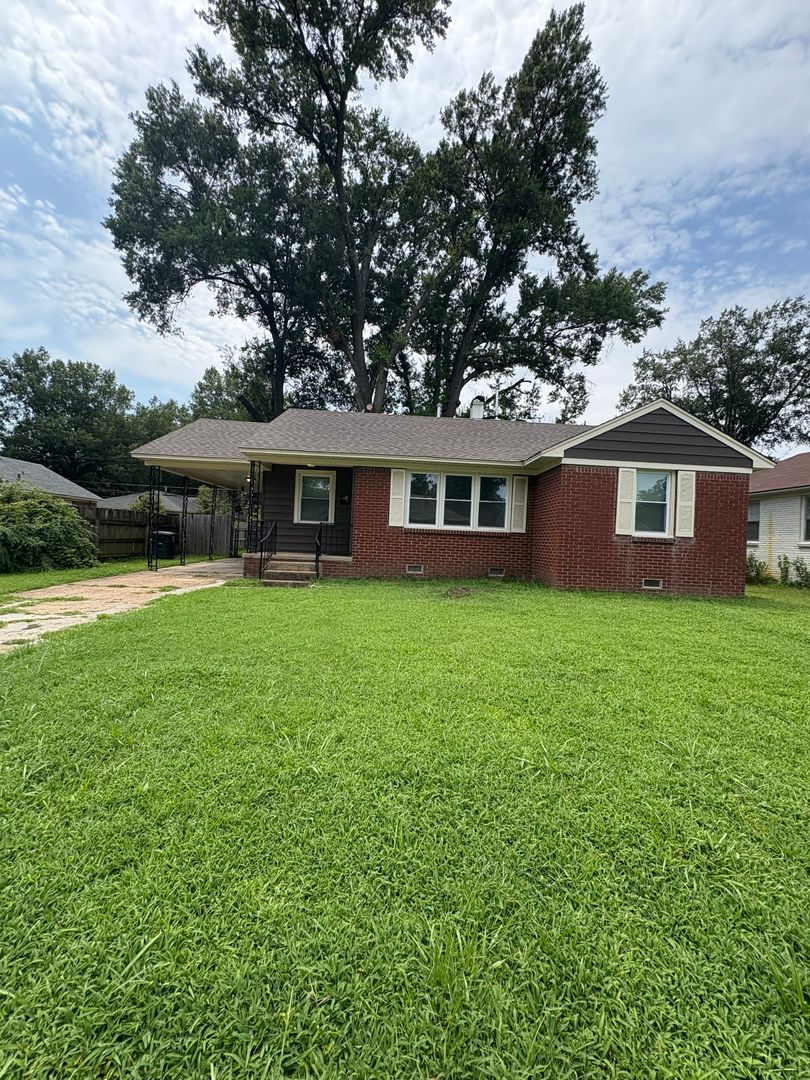 Memphis House: 1801 Myrna Ln