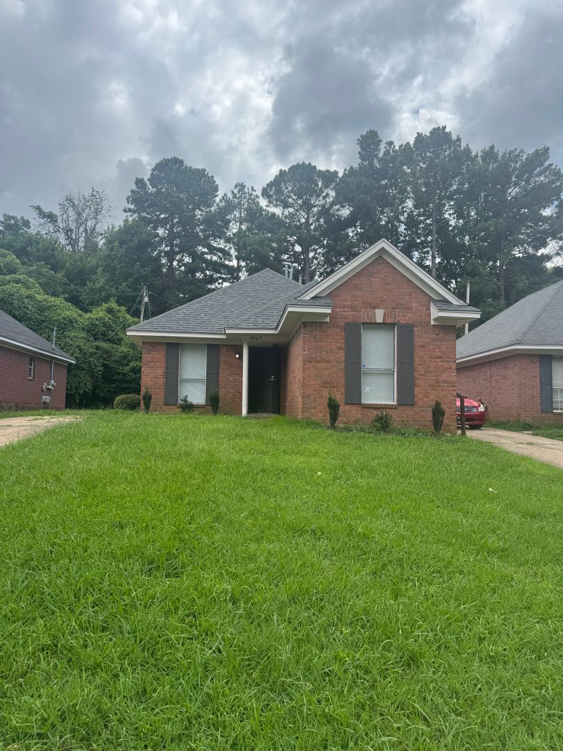 Memphis House: 4567 Addington Dr