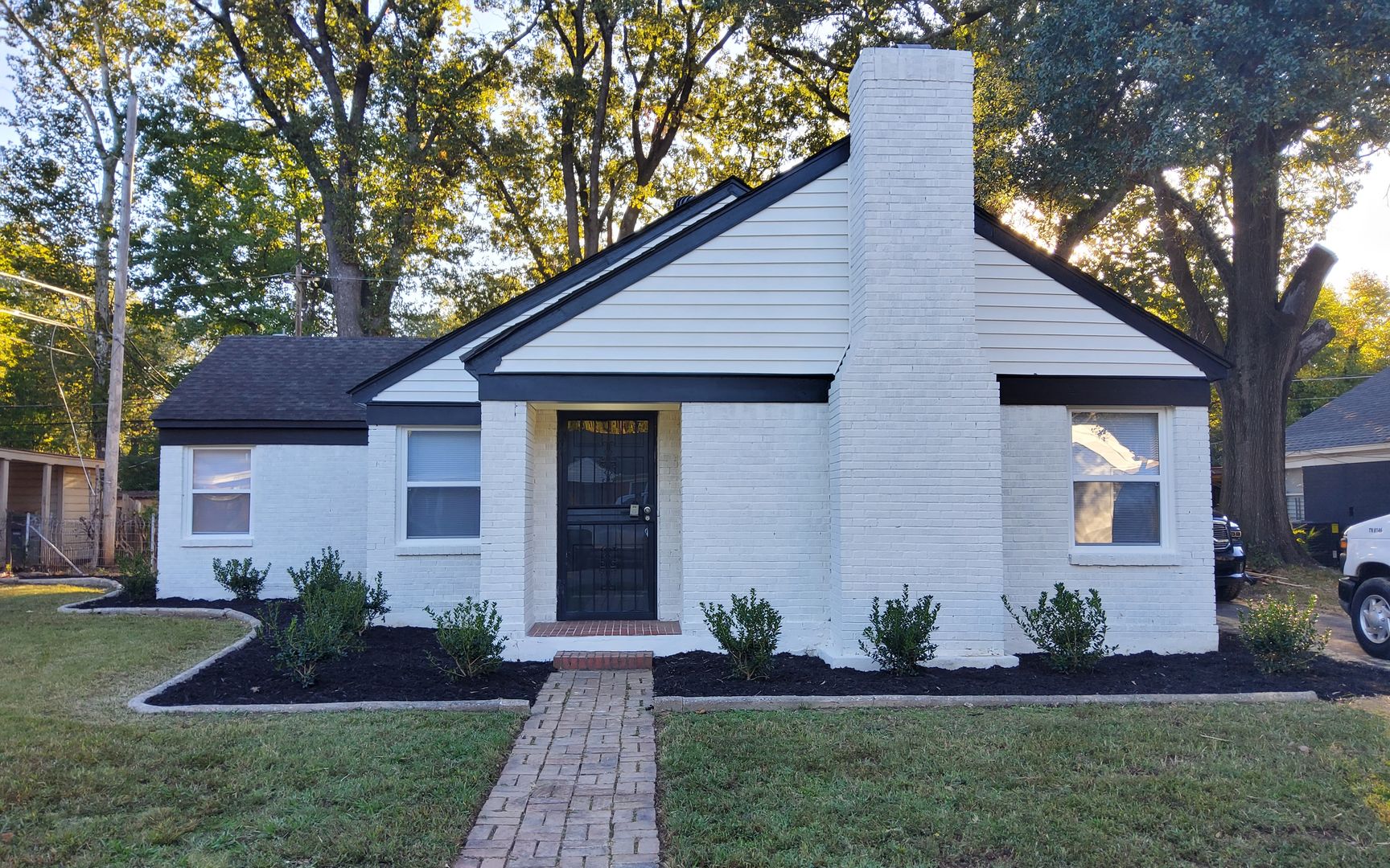 Welcome to 1336 Oak Ridge Drive!