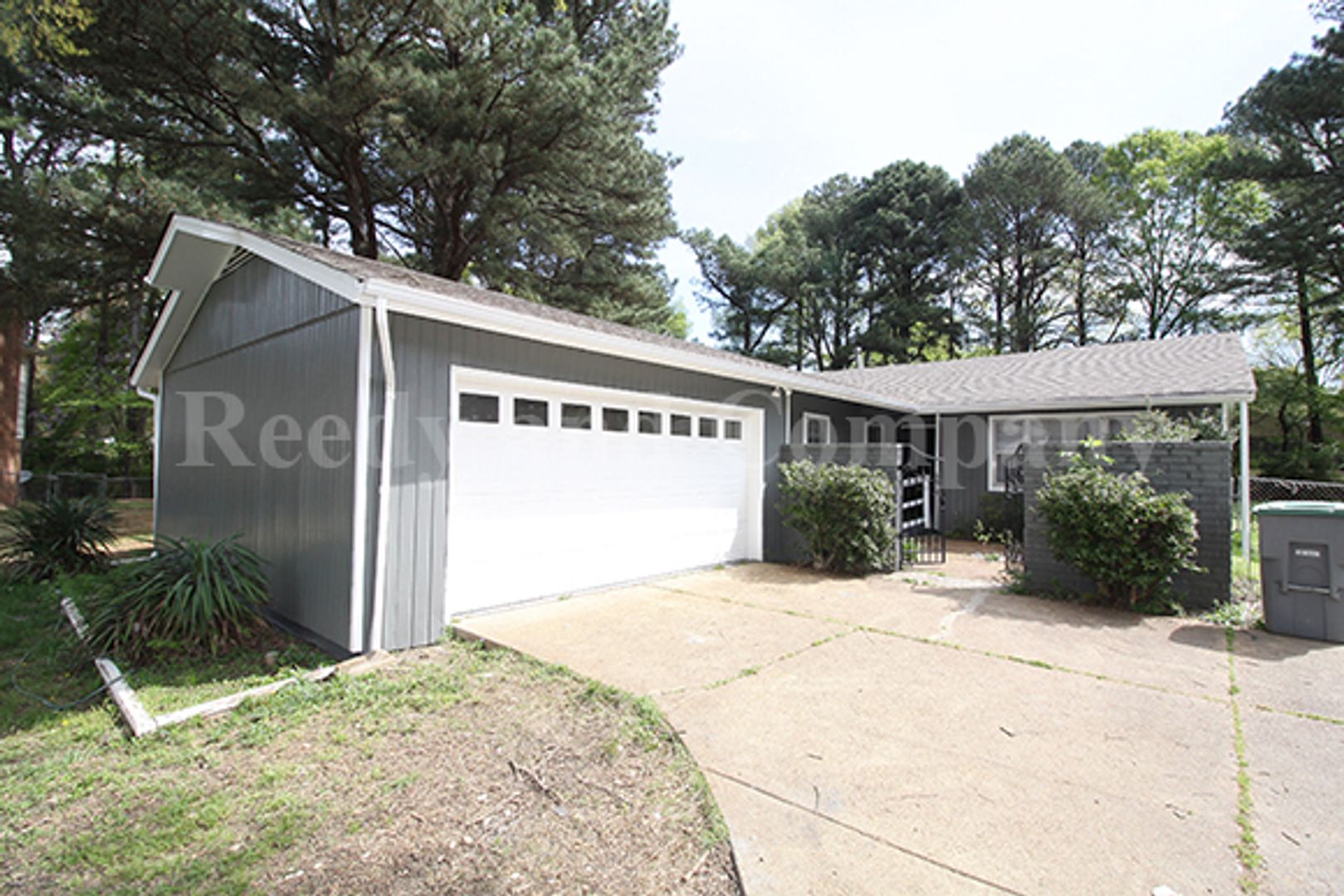 Memphis House: 5130 Queen Elizabeth Fwy