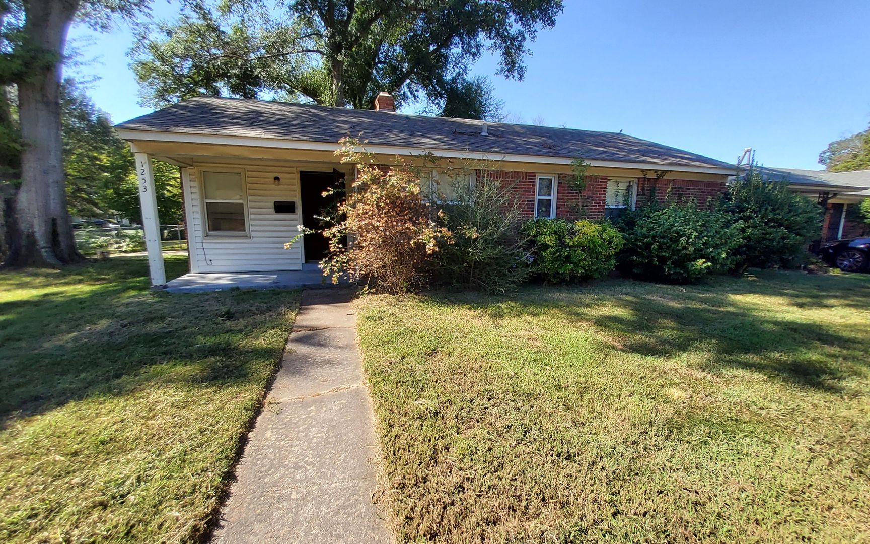 Memphis House: 1253 Dogwood Dr