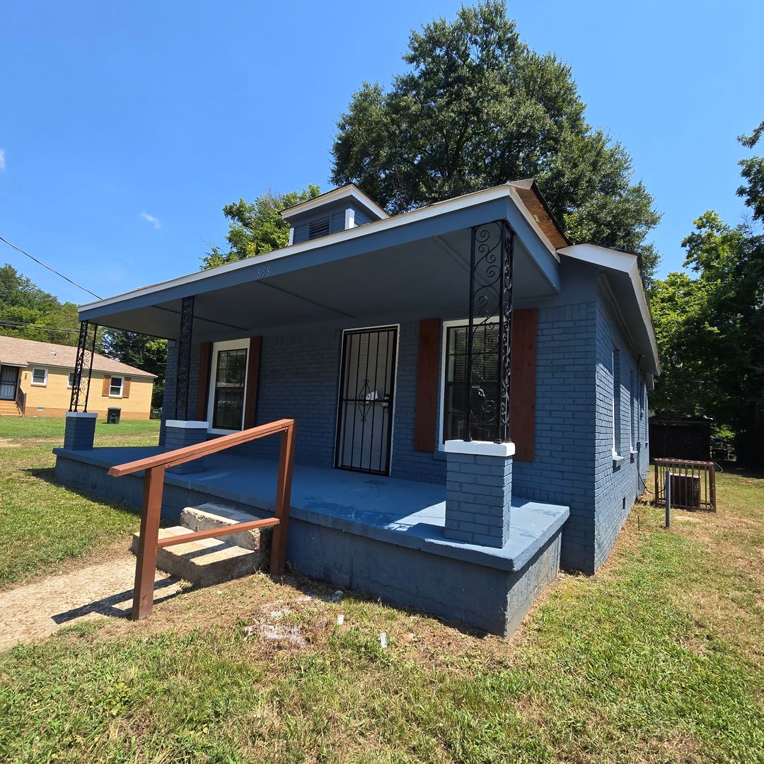 Memphis House: 858 Alaska St