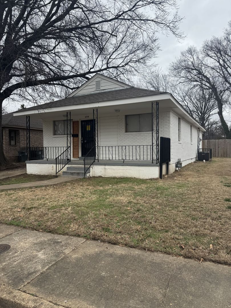 Memphis House: 694 Hamilton St