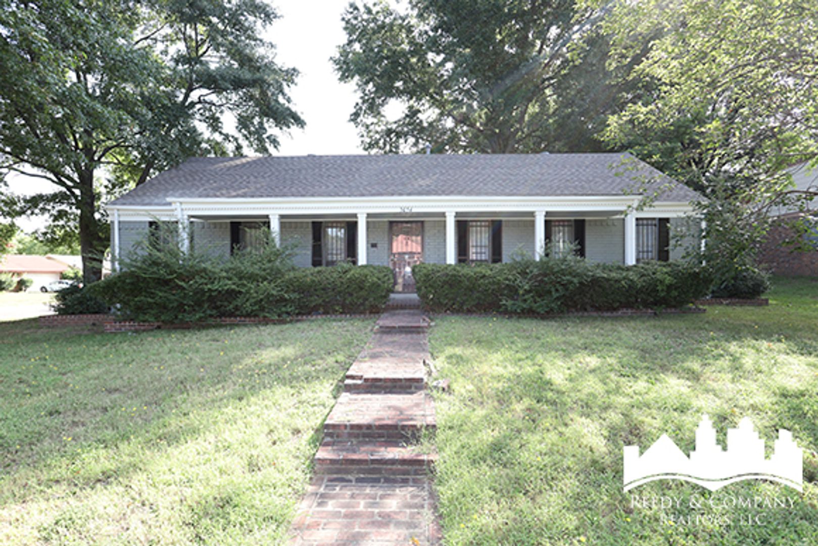 Memphis House: 3054 Pine Allee Cv