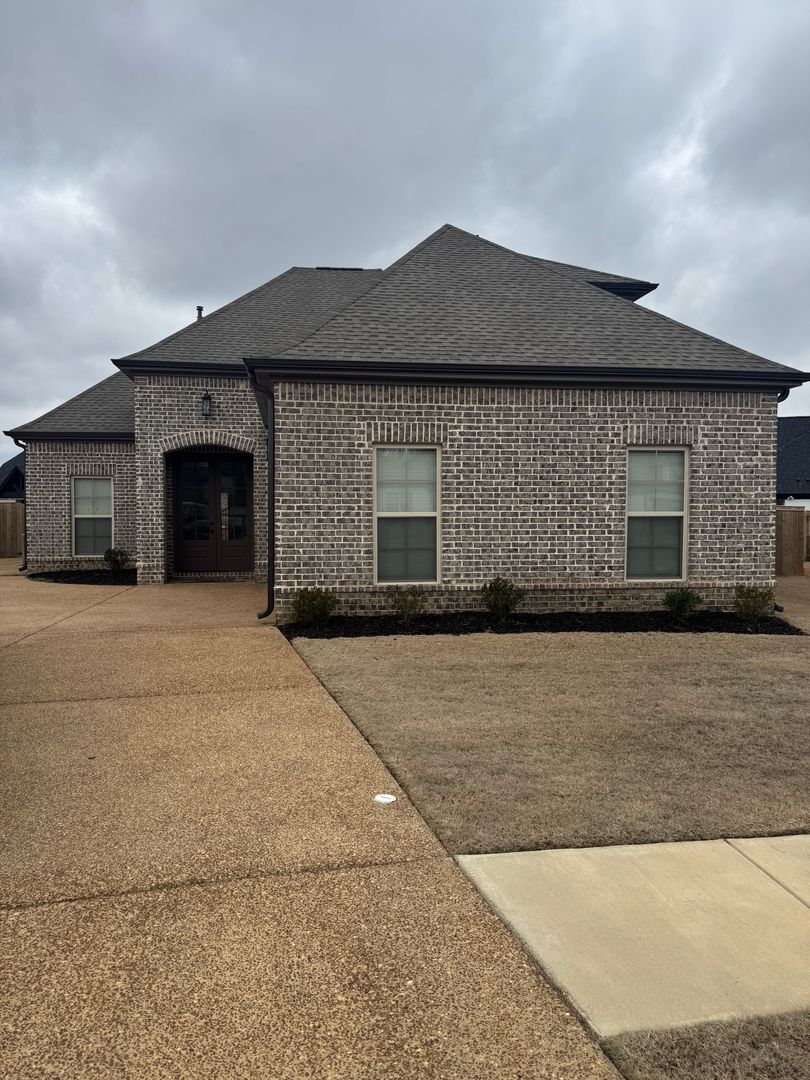 Memphis House: 5473 Glenstone Cv