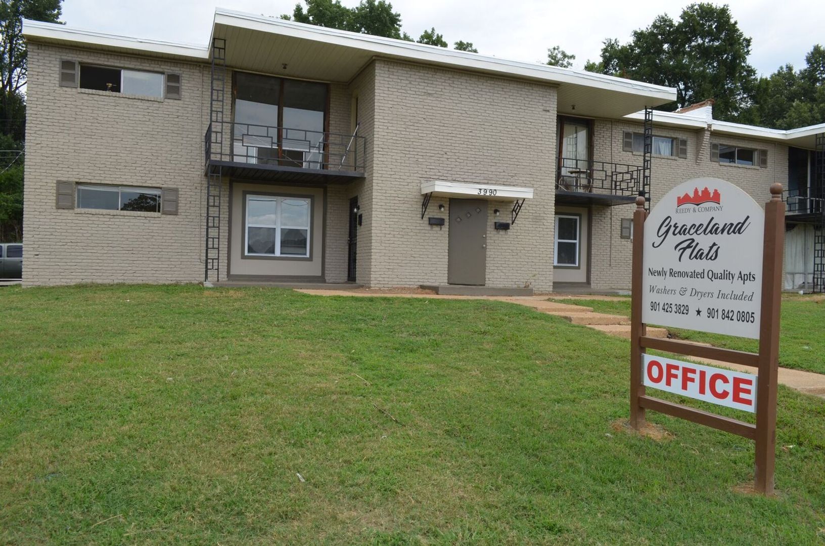 Memphis Apartment: 3990 Barton Dr