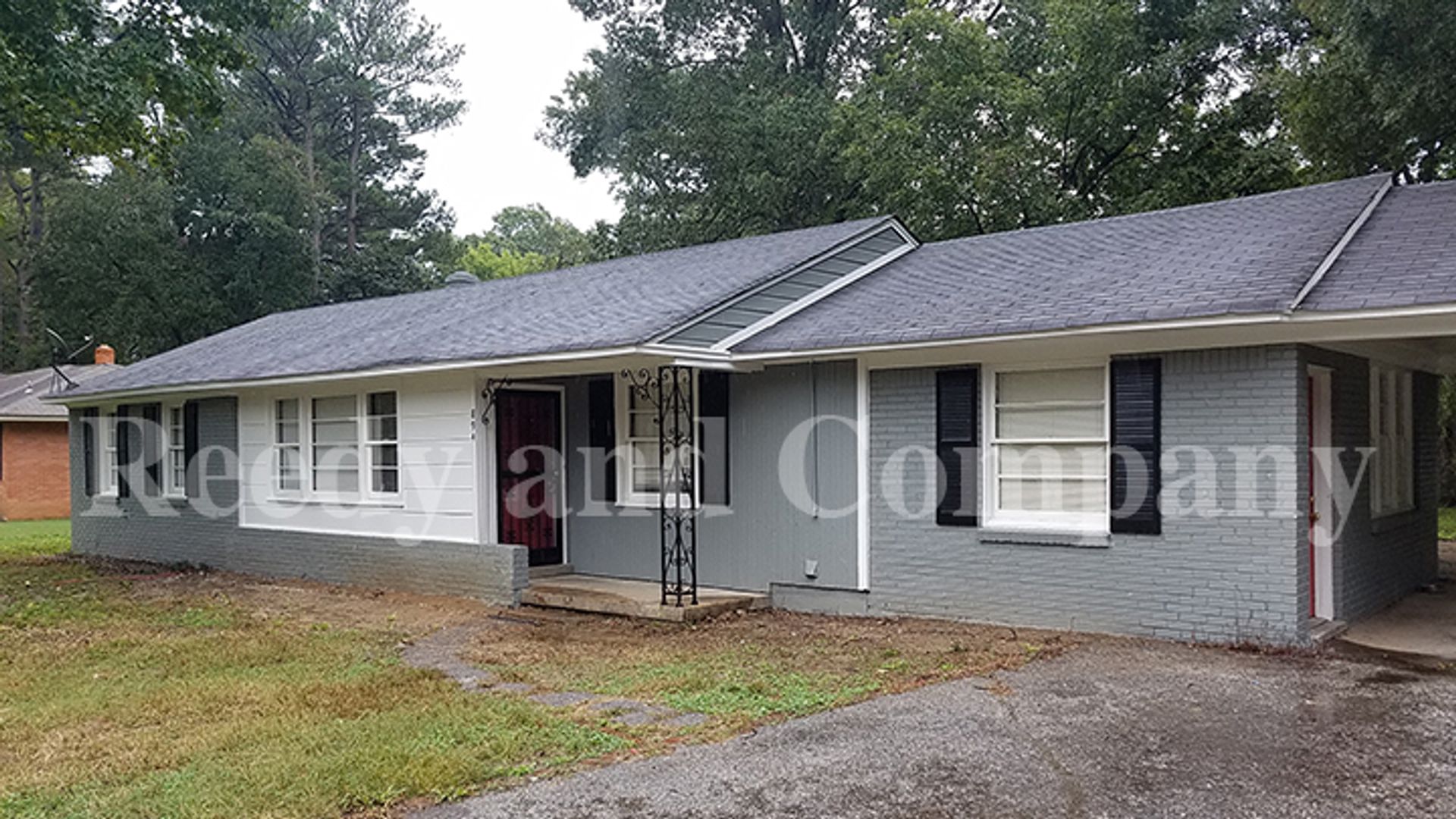 Memphis House: 893 Linwood Rd