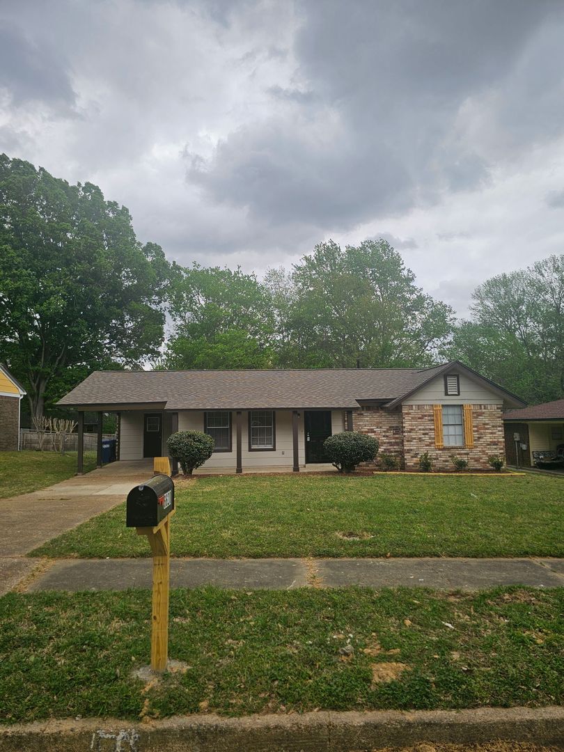 Horn Lake House: 6620 Forestgate Rd