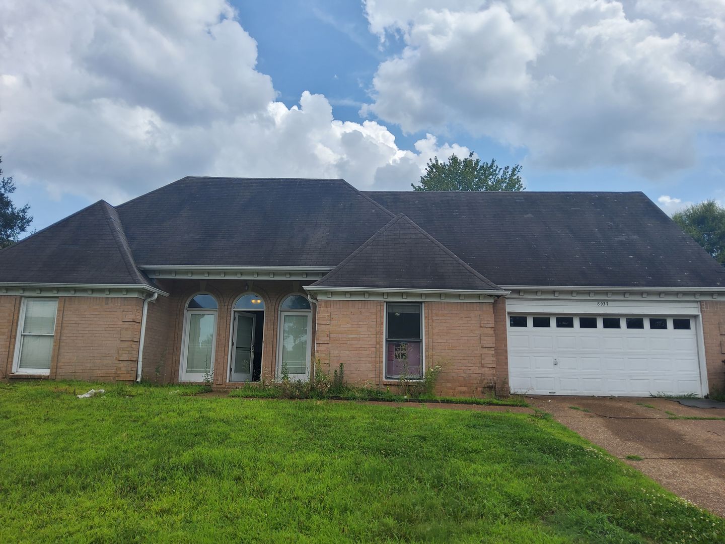 Cordova House: 8937 Chimneyrock Blvd