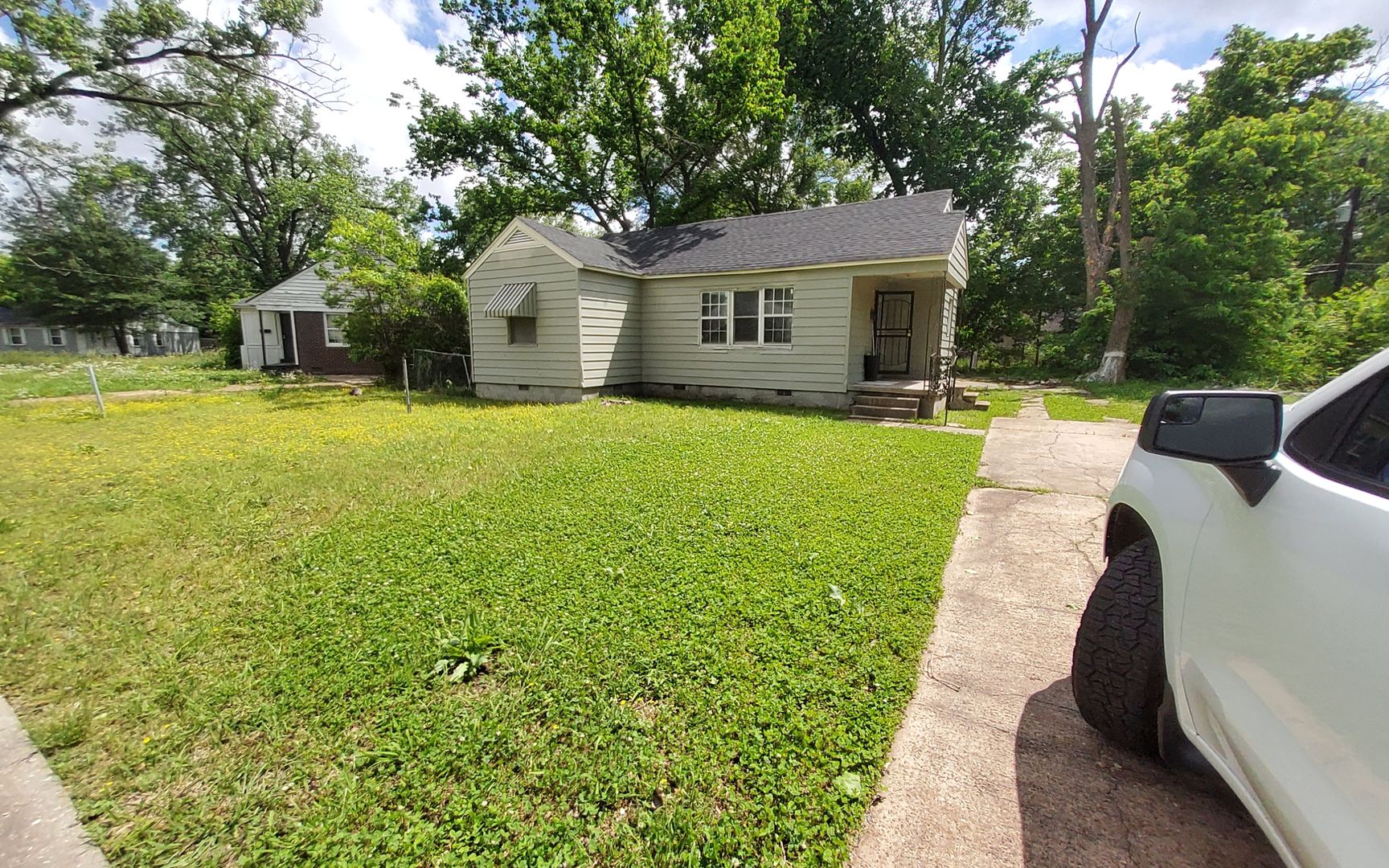 West Memphis House: 741 N 18th St