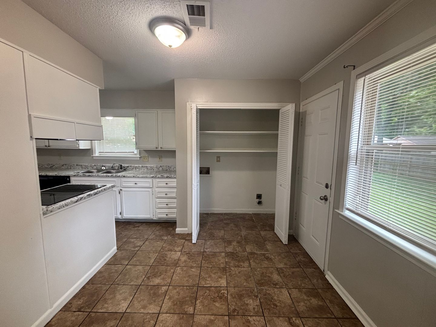 Bartlett House: 3132 Rosebay Ln