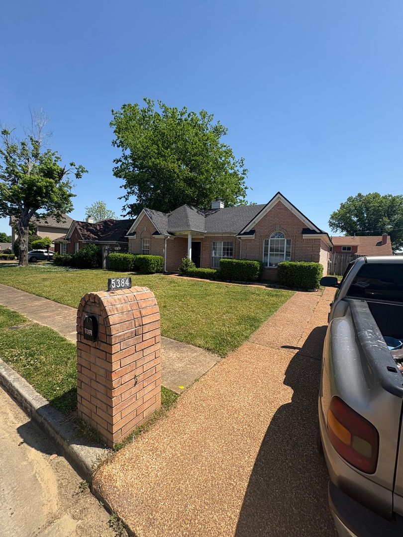 Memphis House: 5384 Farm Ridge Dr