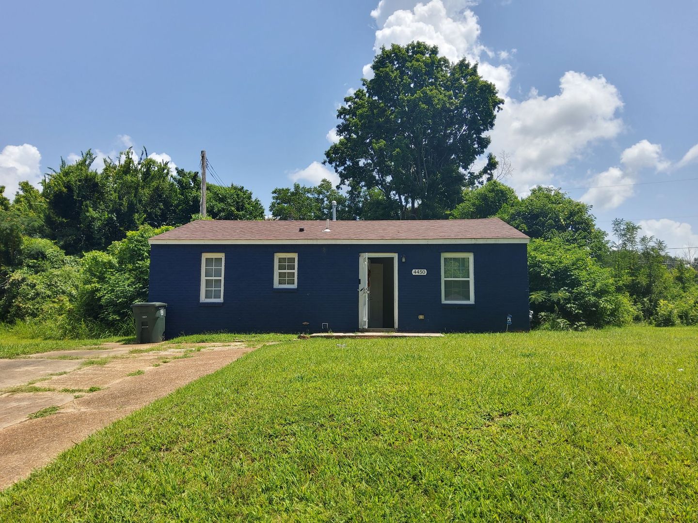 Memphis House: 4450 Sunny View Dr