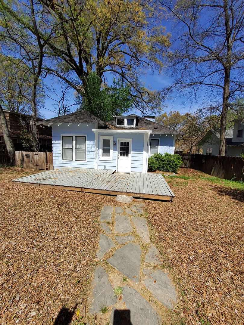 Memphis House: 2023 Higbee Ave