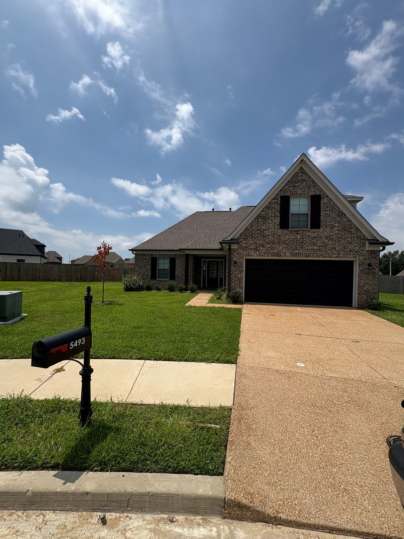 Memphis House: 5493 Stone Arch Cv