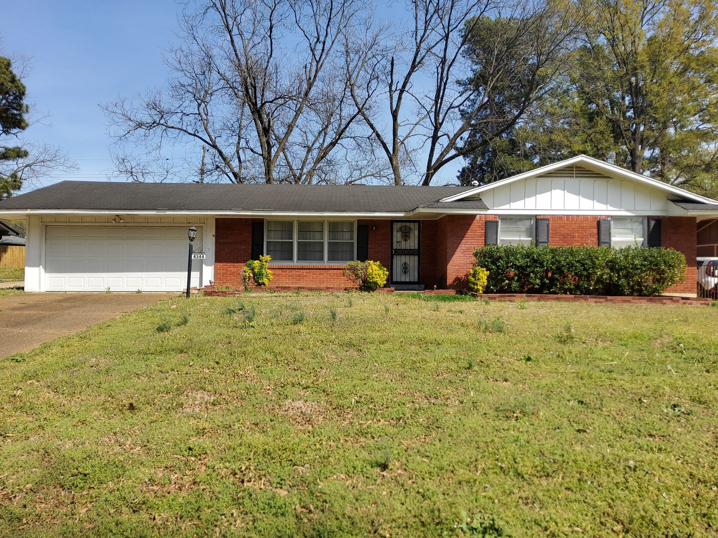 Memphis House: 4344 Walnut Hill Dr