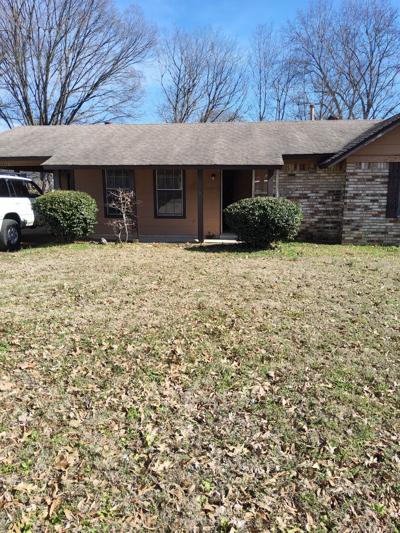 Horn Lake House: 6620 Forestgate Rd